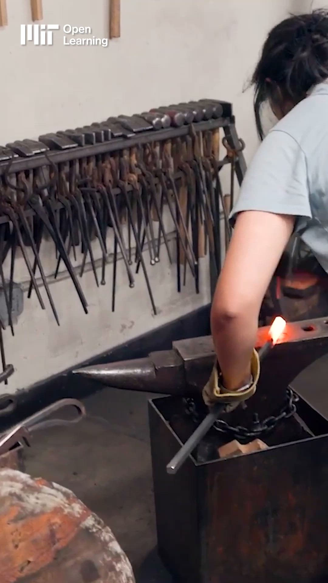 MIT: MIT students learn the art of bladesmithing in "The Creative Spark"